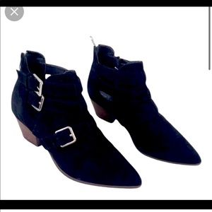 EUC Suede buckle ankle boot, size 8.5M